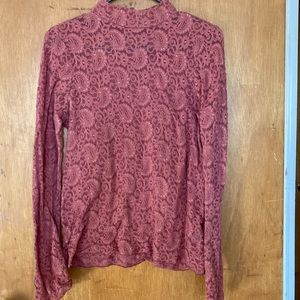 Adorable lace long sleeve shirt.